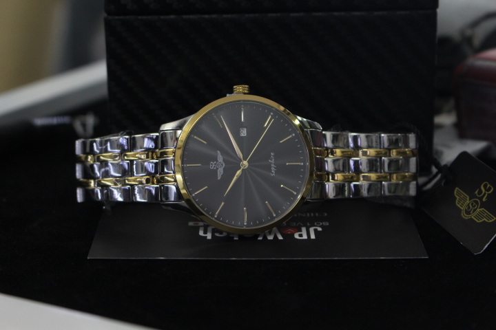 sự tinh tế của chiếc đồng hồ nam SR Watch SG1076.1201TE
